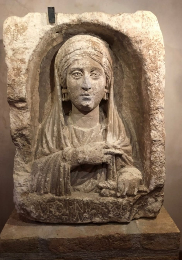 Zeugma'dan kaçırılan 1800 yıllık mezar steli, Türkiye'ye iade edildi